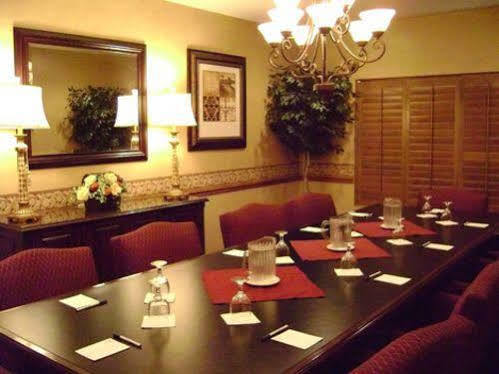 University Square Hotel Fresno Bagian luar foto